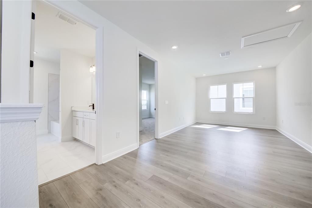 Activo con contrato: $629,000 (4 camas, 2 baños, 2557 Pies cuadrados)