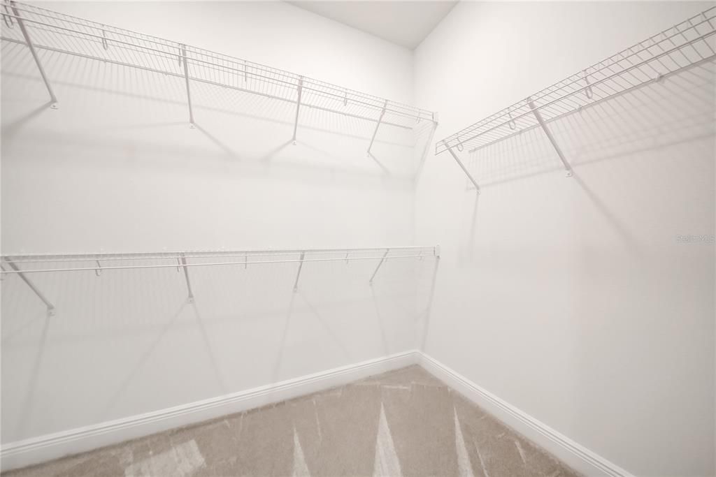 Activo con contrato: $629,000 (4 camas, 2 baños, 2557 Pies cuadrados)