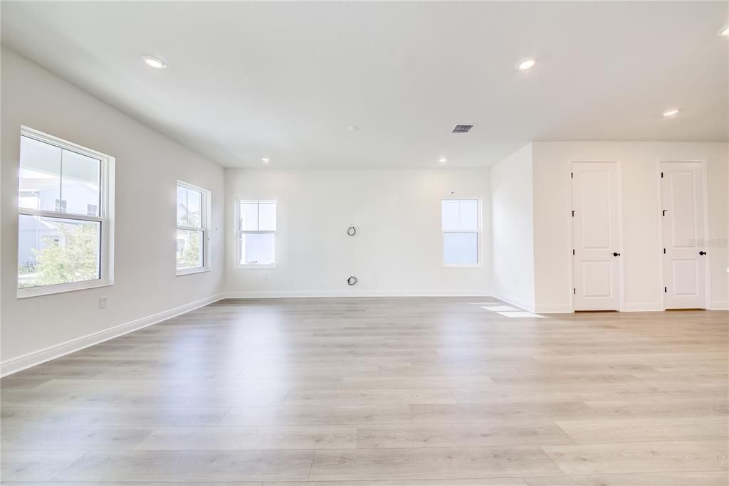 Activo con contrato: $629,000 (4 camas, 2 baños, 2557 Pies cuadrados)