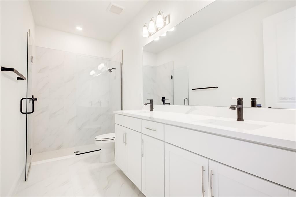 Activo con contrato: $629,000 (4 camas, 2 baños, 2557 Pies cuadrados)