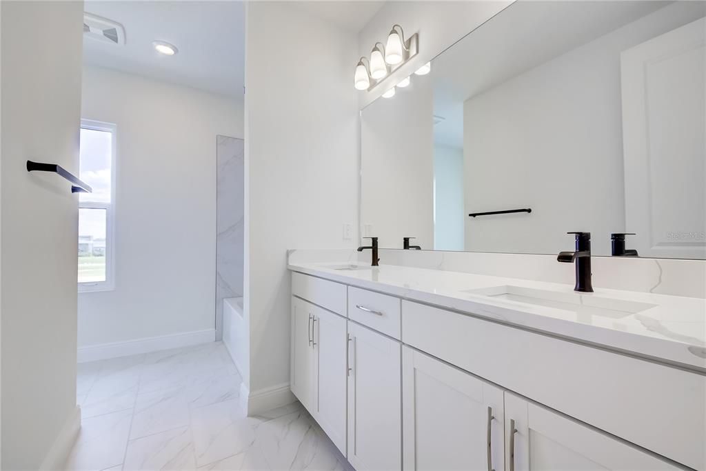 Activo con contrato: $629,000 (4 camas, 2 baños, 2557 Pies cuadrados)