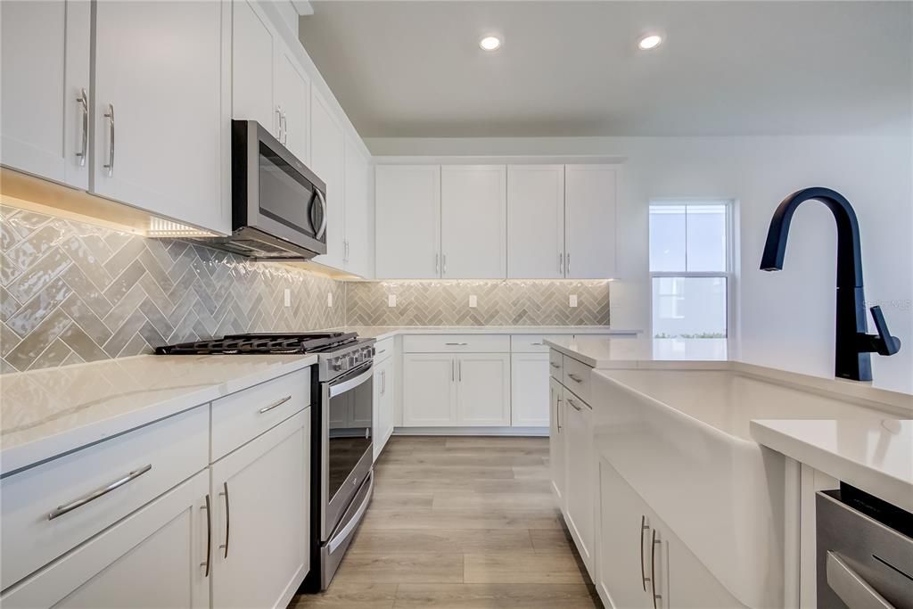 Activo con contrato: $629,000 (4 camas, 2 baños, 2557 Pies cuadrados)