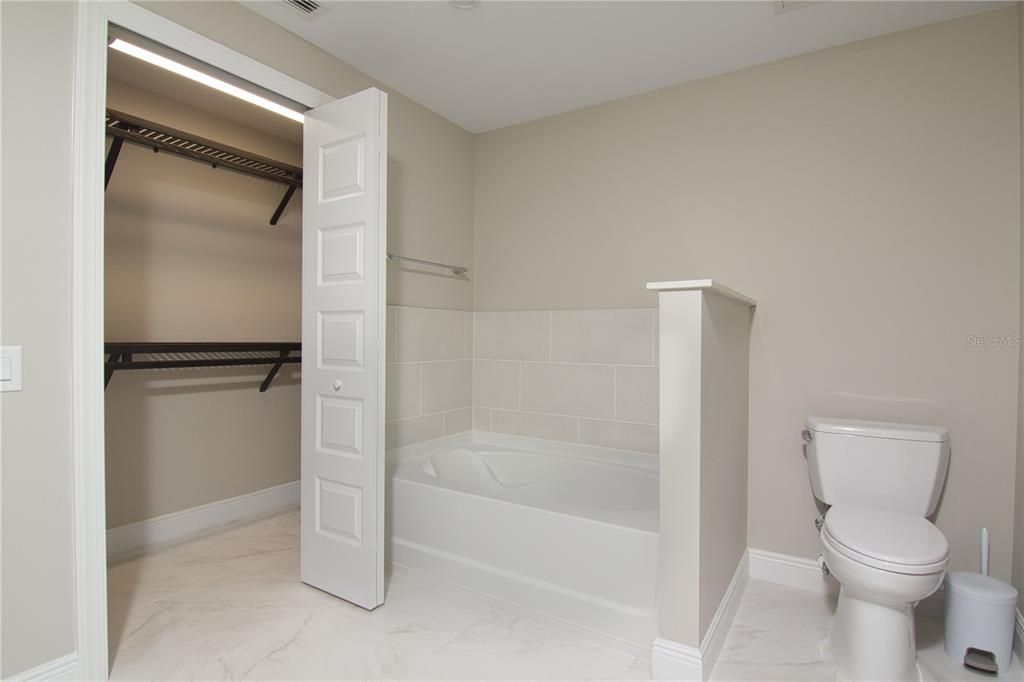 For Rent: $3,300 (3 beds, 3 baths, 1568 Square Feet)