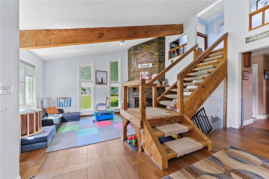 En Venta: $439,900 (4 camas, 3 baños, 2687 Pies cuadrados)