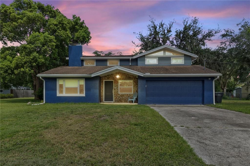 En Venta: $439,900 (4 camas, 3 baños, 2687 Pies cuadrados)