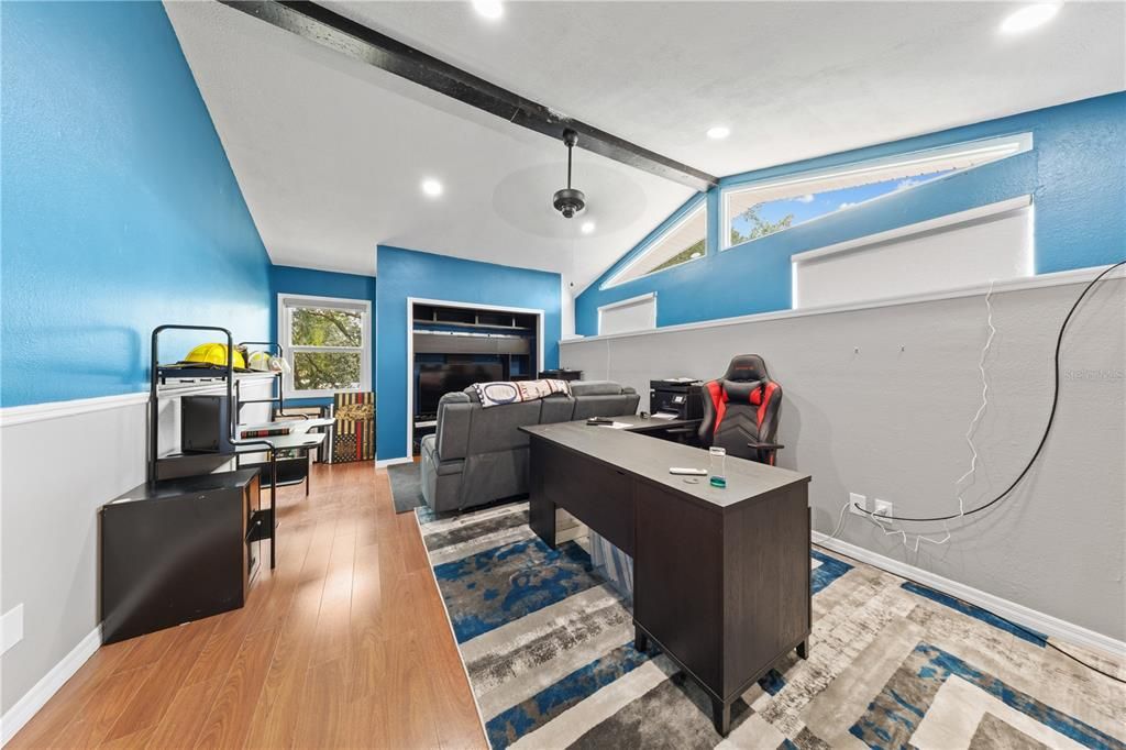 En Venta: $439,900 (4 camas, 3 baños, 2687 Pies cuadrados)