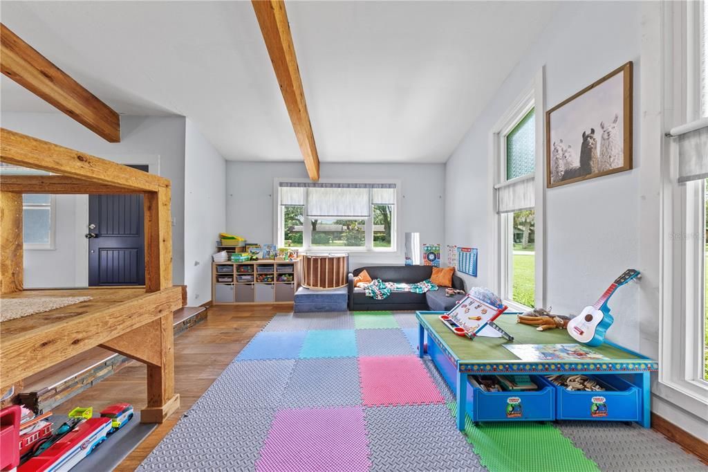 En Venta: $439,900 (4 camas, 3 baños, 2687 Pies cuadrados)