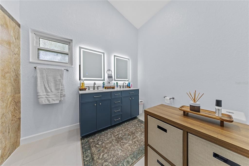En Venta: $439,900 (4 camas, 3 baños, 2687 Pies cuadrados)