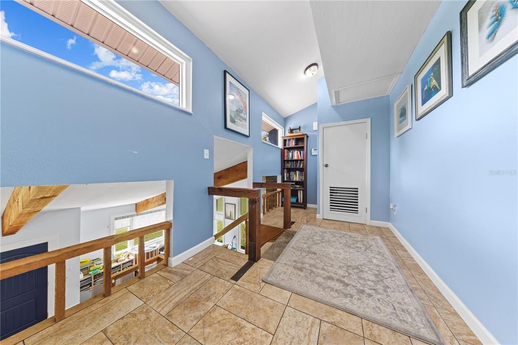 En Venta: $439,900 (4 camas, 3 baños, 2687 Pies cuadrados)