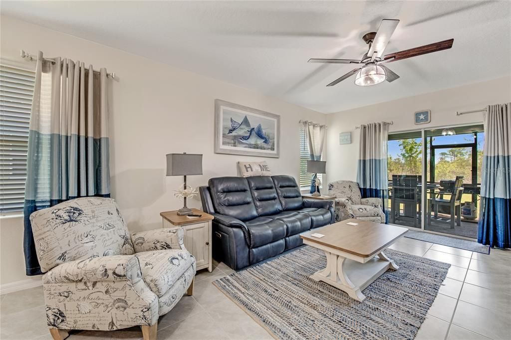 For Sale: $345,000 (3 beds, 2 baths, 1373 Square Feet)