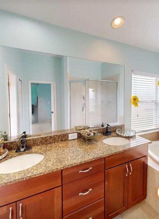 For Sale: $490,000 (5 beds, 3 baths, 2645 Square Feet)