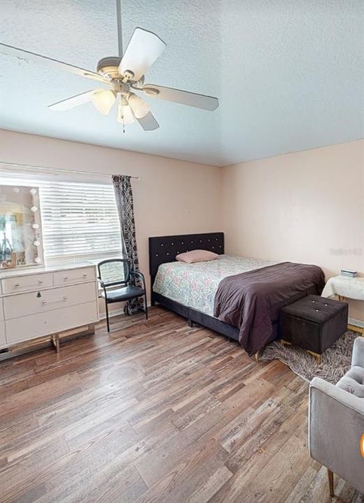 For Sale: $490,000 (5 beds, 3 baths, 2645 Square Feet)