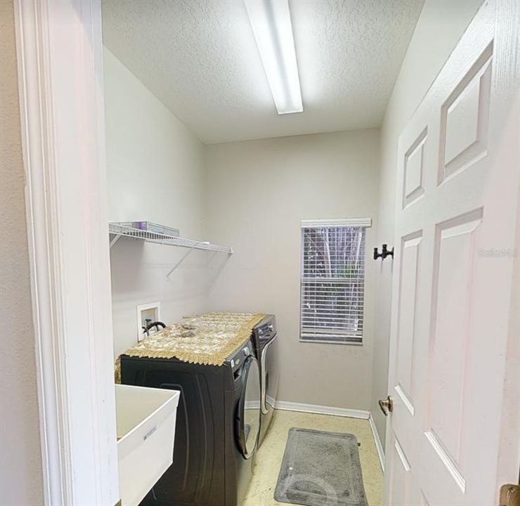 For Sale: $490,000 (5 beds, 3 baths, 2645 Square Feet)