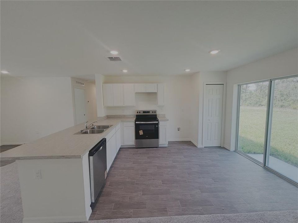 For Rent: $1,750 (3 beds, 2 baths, 1253 Square Feet)
