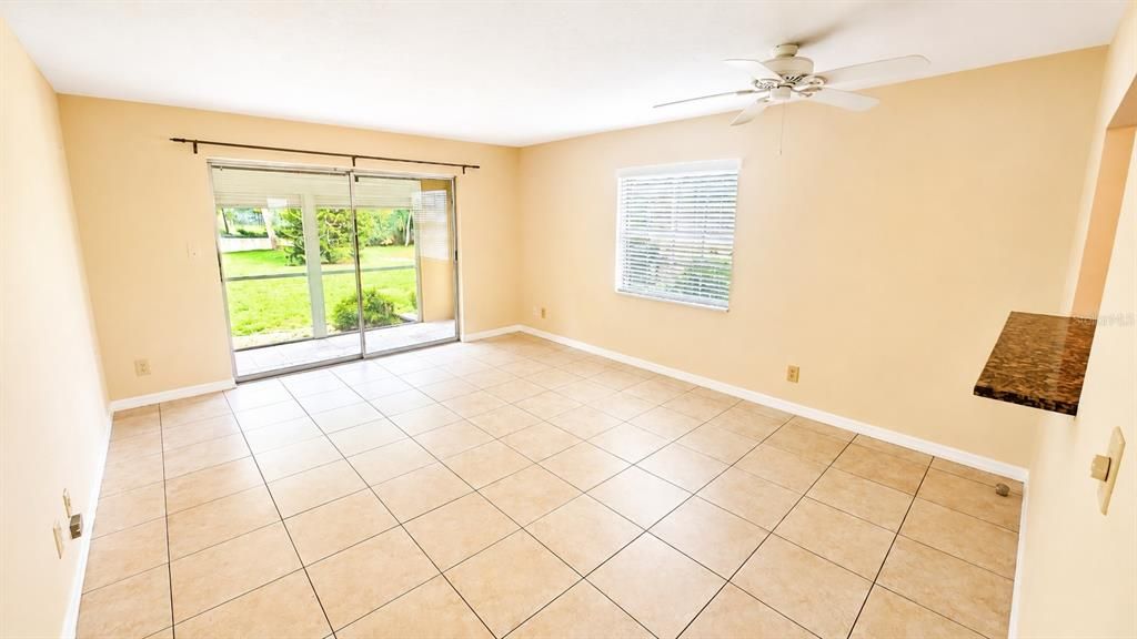 For Rent: $1,600 (2 beds, 1 baths, 1025 Square Feet)