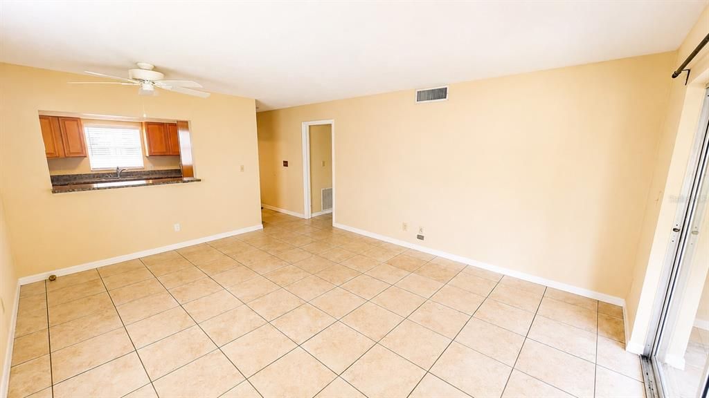 For Rent: $1,600 (2 beds, 1 baths, 1025 Square Feet)