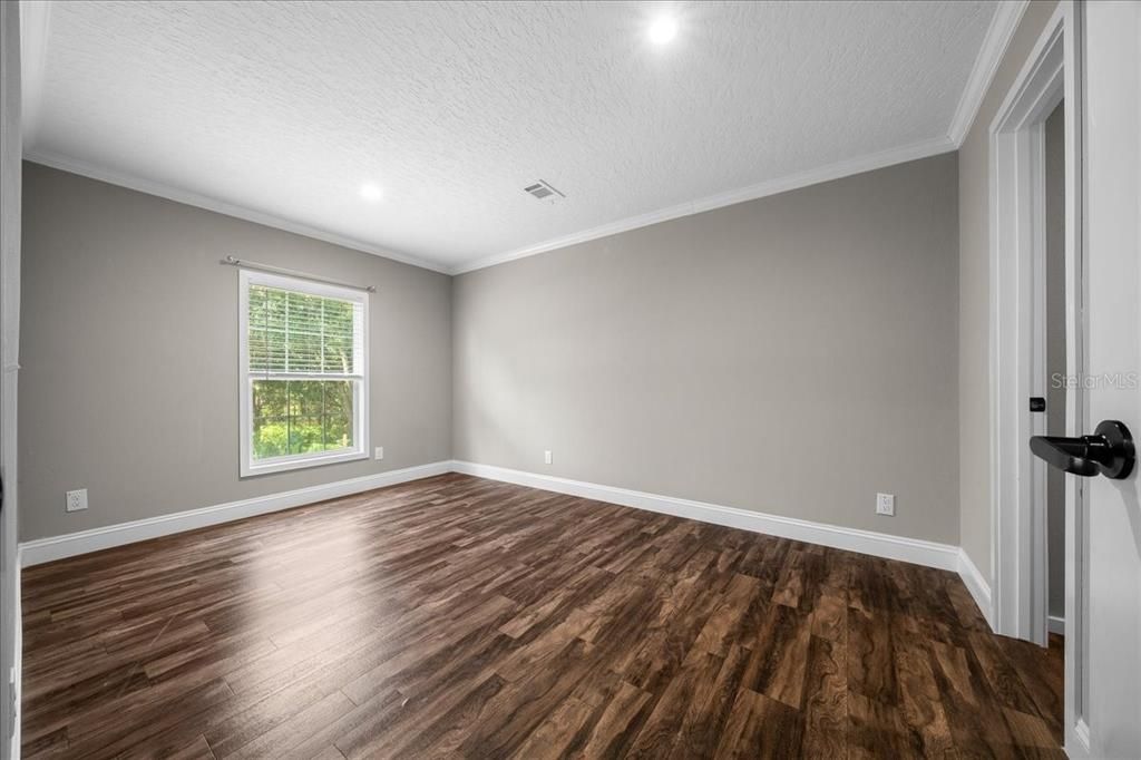 For Sale: $350,000 (3 beds, 2 baths, 1740 Square Feet)