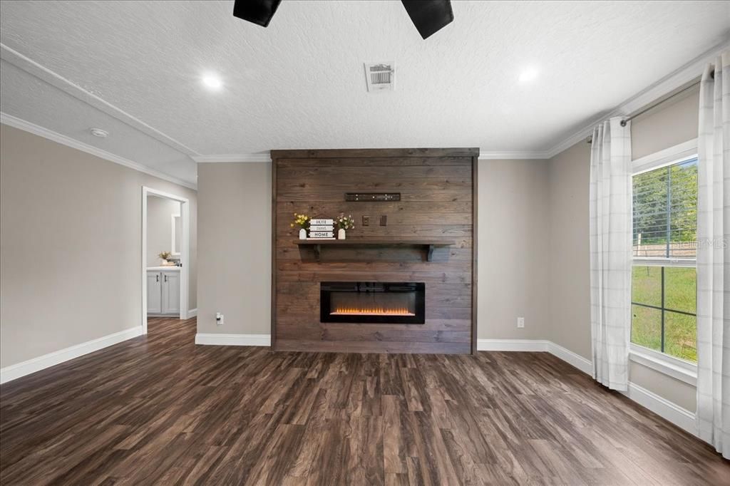 For Sale: $350,000 (3 beds, 2 baths, 1740 Square Feet)