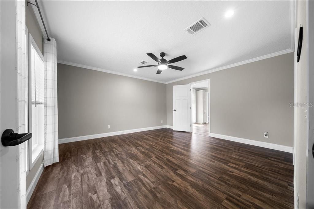For Sale: $350,000 (3 beds, 2 baths, 1740 Square Feet)