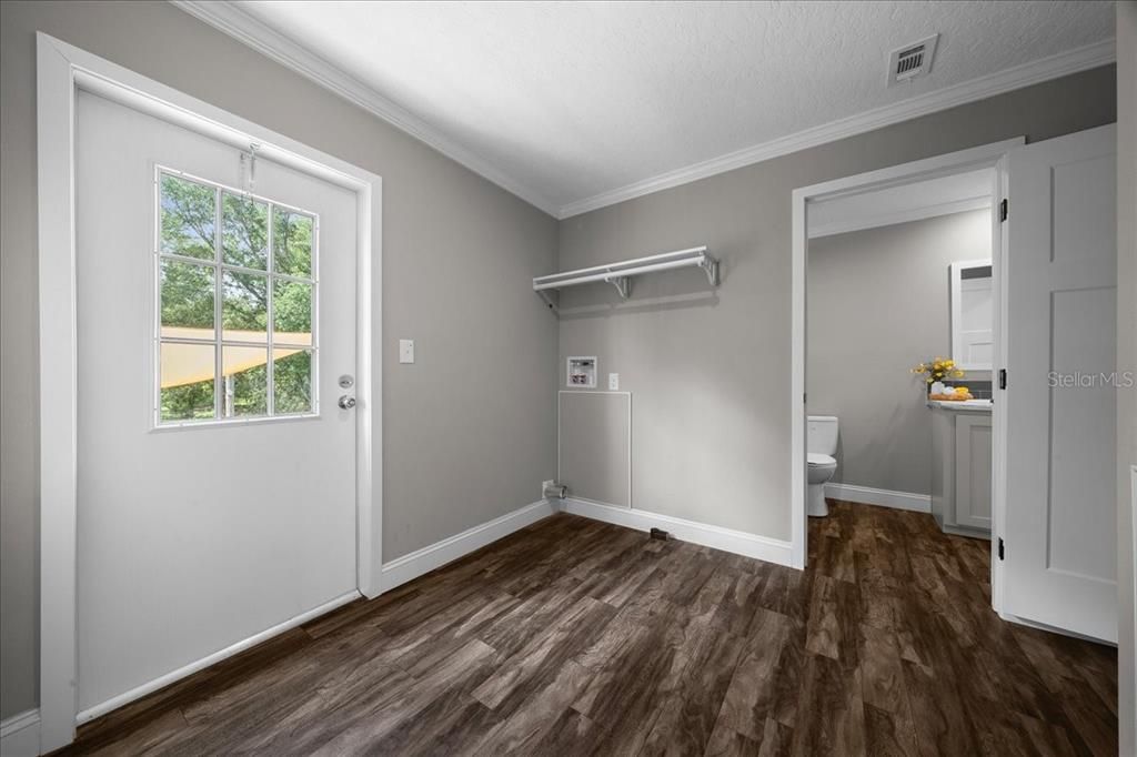 For Sale: $350,000 (3 beds, 2 baths, 1740 Square Feet)