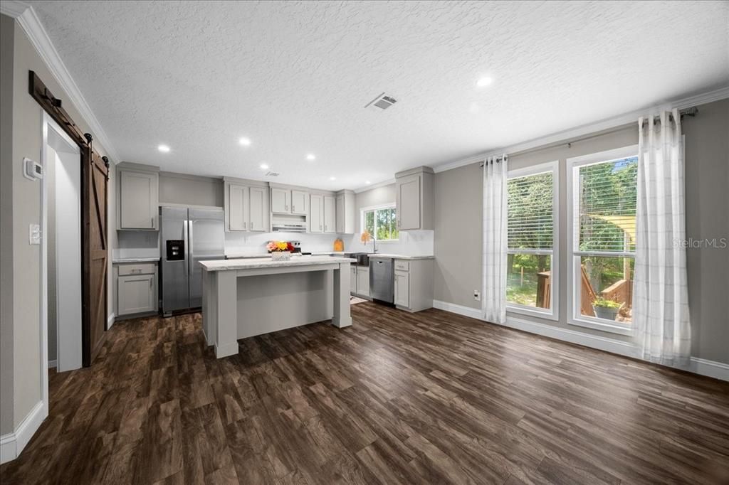 For Sale: $350,000 (3 beds, 2 baths, 1740 Square Feet)