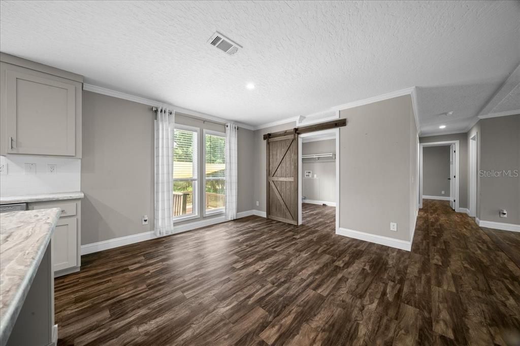 For Sale: $350,000 (3 beds, 2 baths, 1740 Square Feet)