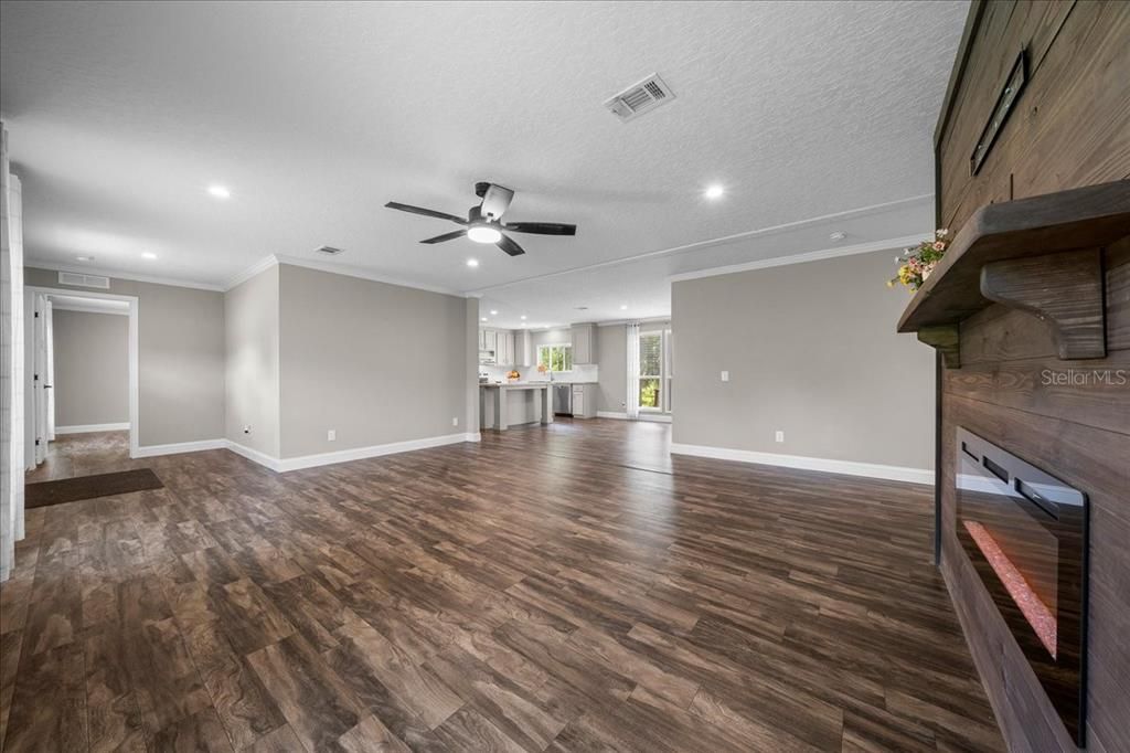 For Sale: $350,000 (3 beds, 2 baths, 1740 Square Feet)