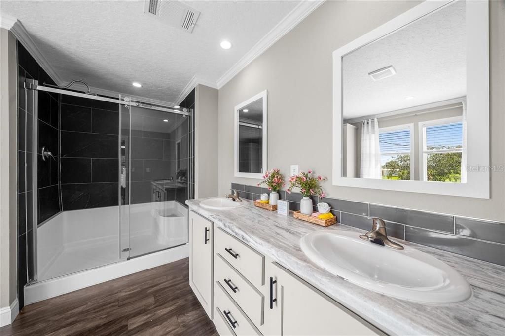 For Sale: $350,000 (3 beds, 2 baths, 1740 Square Feet)