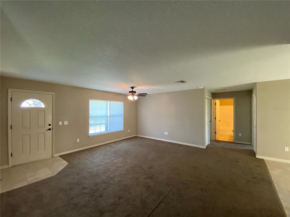 For Rent: $1,650 (3 beds, 2 baths, 1369 Square Feet)