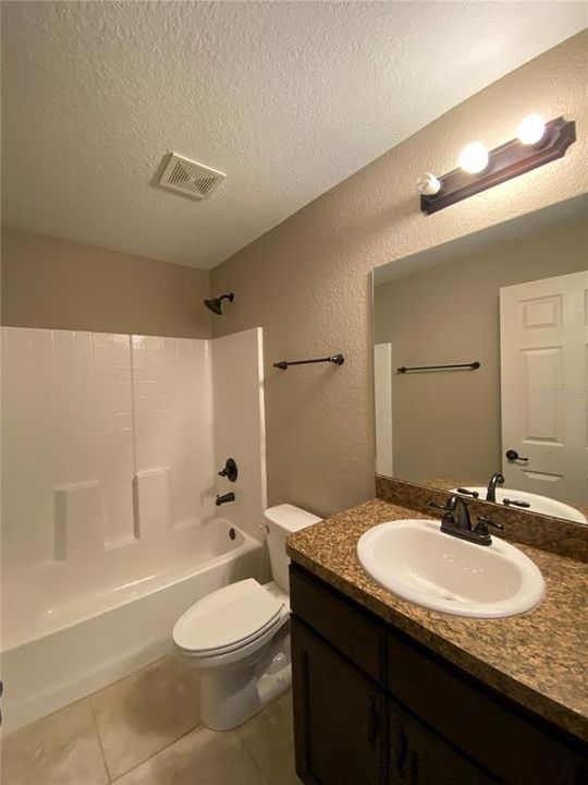 For Rent: $1,650 (3 beds, 2 baths, 1369 Square Feet)