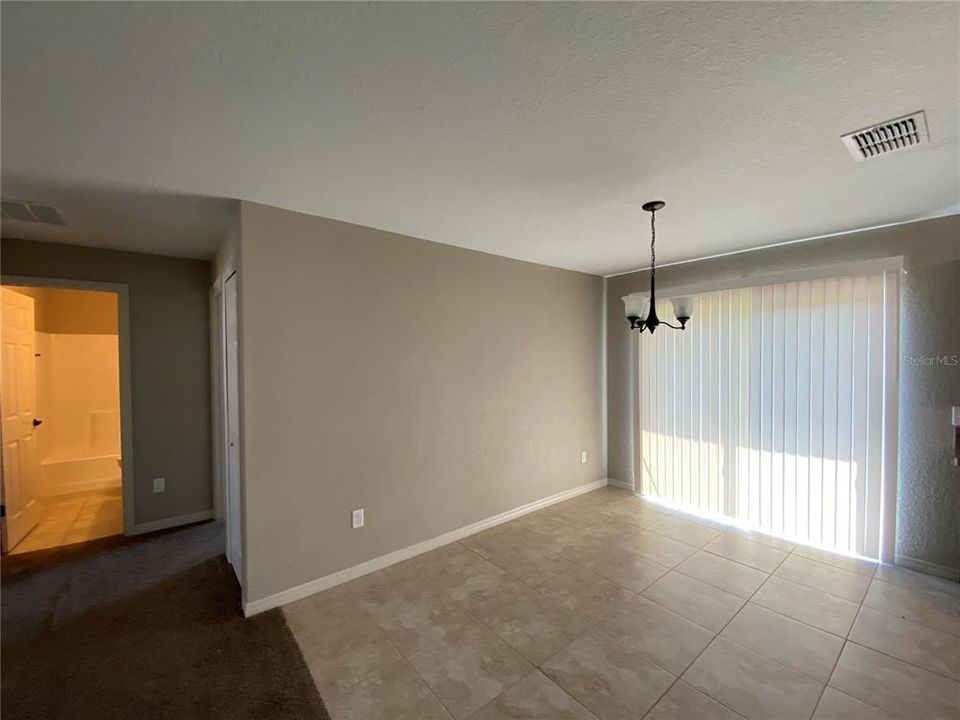 For Rent: $1,650 (3 beds, 2 baths, 1369 Square Feet)