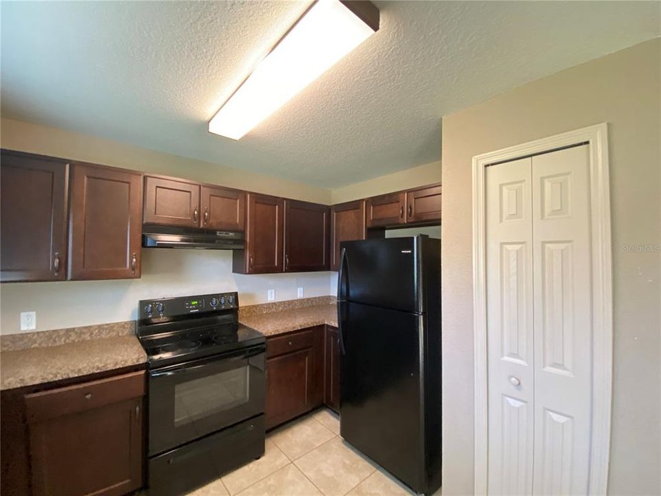 For Rent: $1,650 (3 beds, 2 baths, 1369 Square Feet)