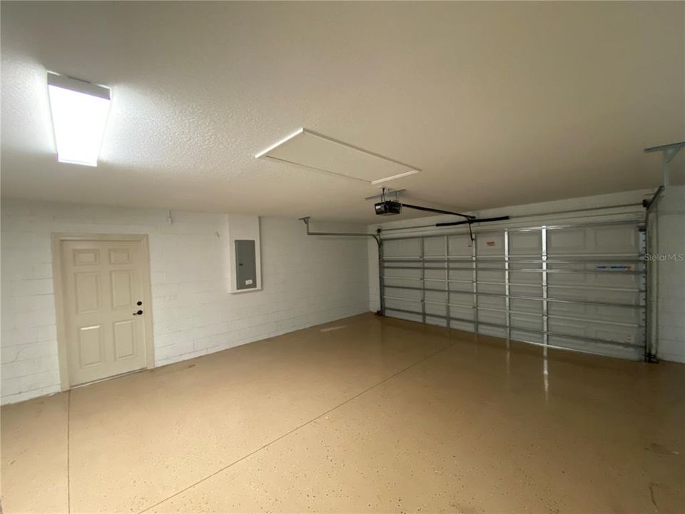 For Rent: $1,650 (3 beds, 2 baths, 1369 Square Feet)