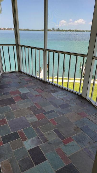 For Rent: $2,300 (2 beds, 2 baths, 882 Square Feet)