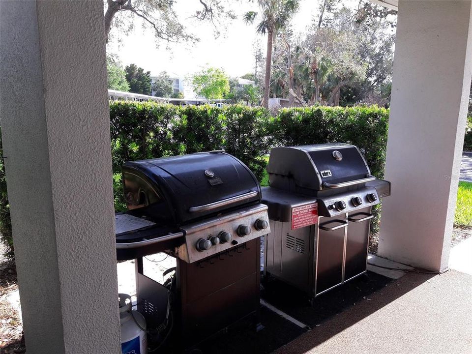 For Rent: $2,300 (2 beds, 2 baths, 882 Square Feet)
