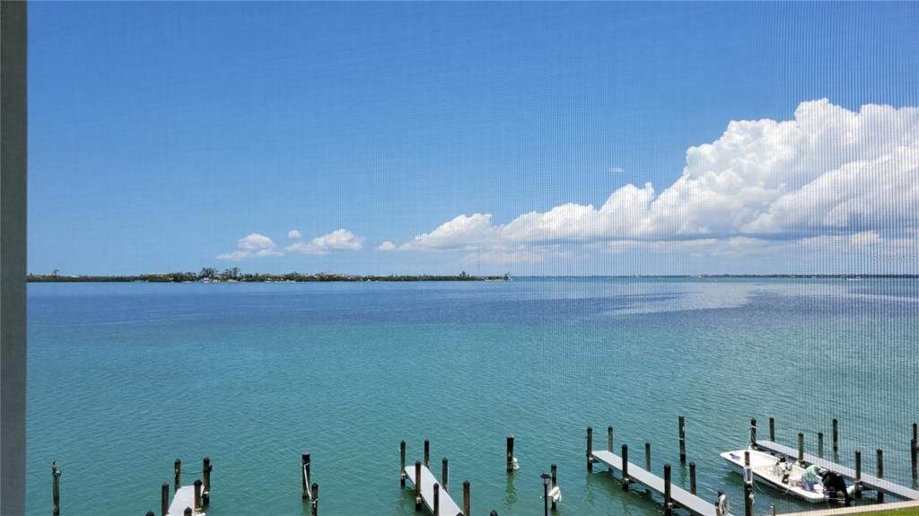 For Rent: $2,300 (2 beds, 2 baths, 882 Square Feet)