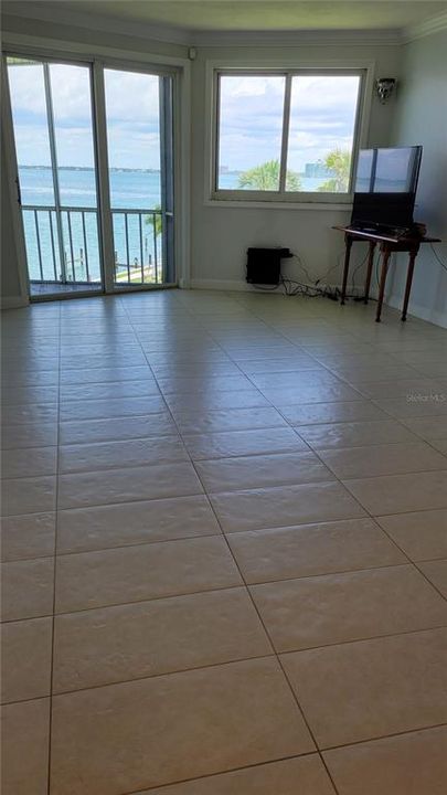 For Rent: $2,300 (2 beds, 2 baths, 882 Square Feet)