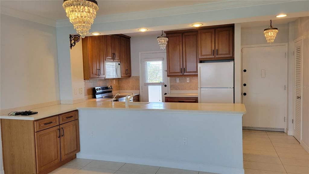 For Rent: $2,300 (2 beds, 2 baths, 882 Square Feet)