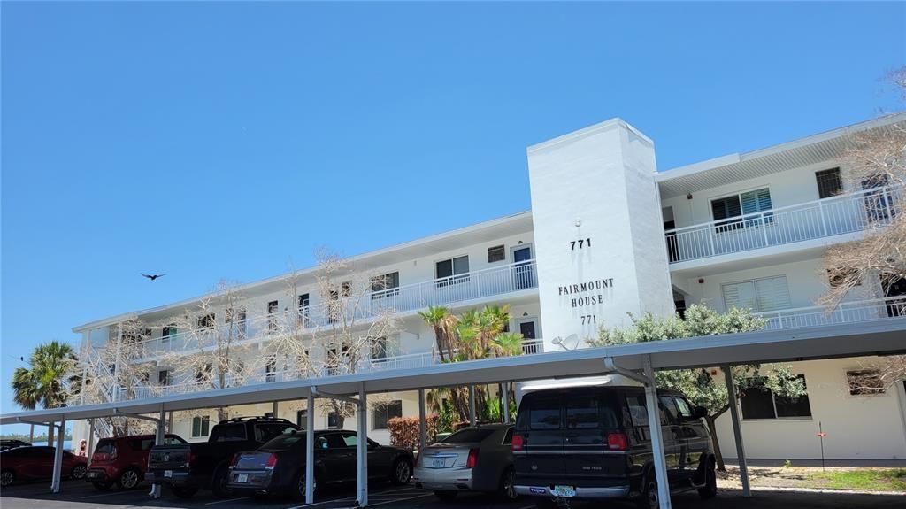 For Rent: $2,300 (2 beds, 2 baths, 882 Square Feet)