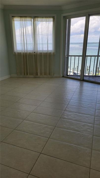 For Rent: $2,300 (2 beds, 2 baths, 882 Square Feet)