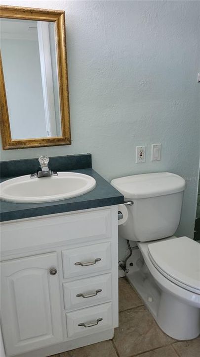For Rent: $2,300 (2 beds, 2 baths, 882 Square Feet)