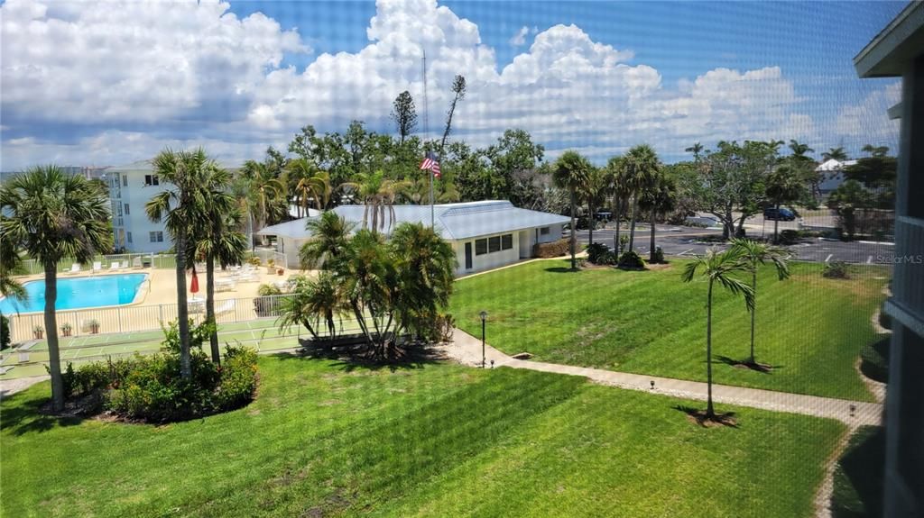 For Rent: $2,300 (2 beds, 2 baths, 882 Square Feet)