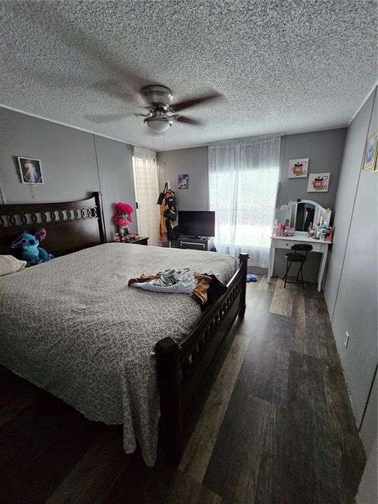 For Sale: $139,900 (3 beds, 2 baths, 1352 Square Feet)
