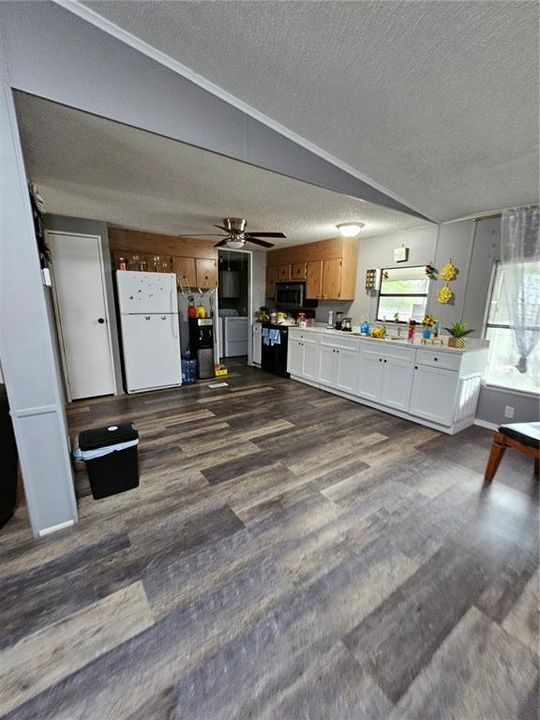 For Sale: $139,900 (3 beds, 2 baths, 1352 Square Feet)