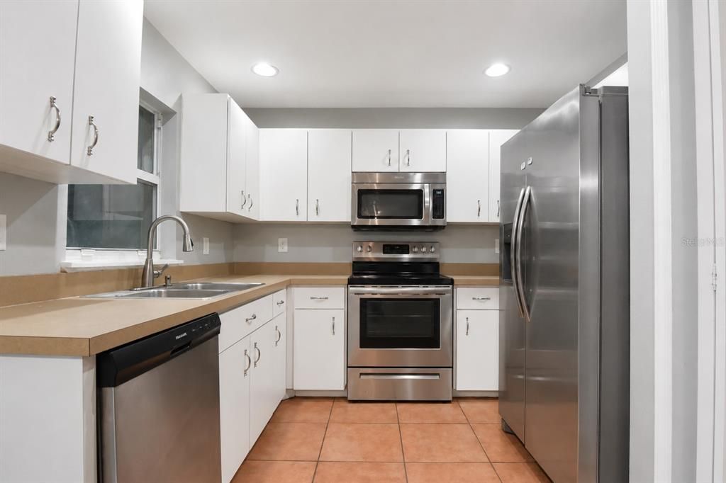 For Sale: $410,000 (3 beds, 2 baths, 1498 Square Feet)