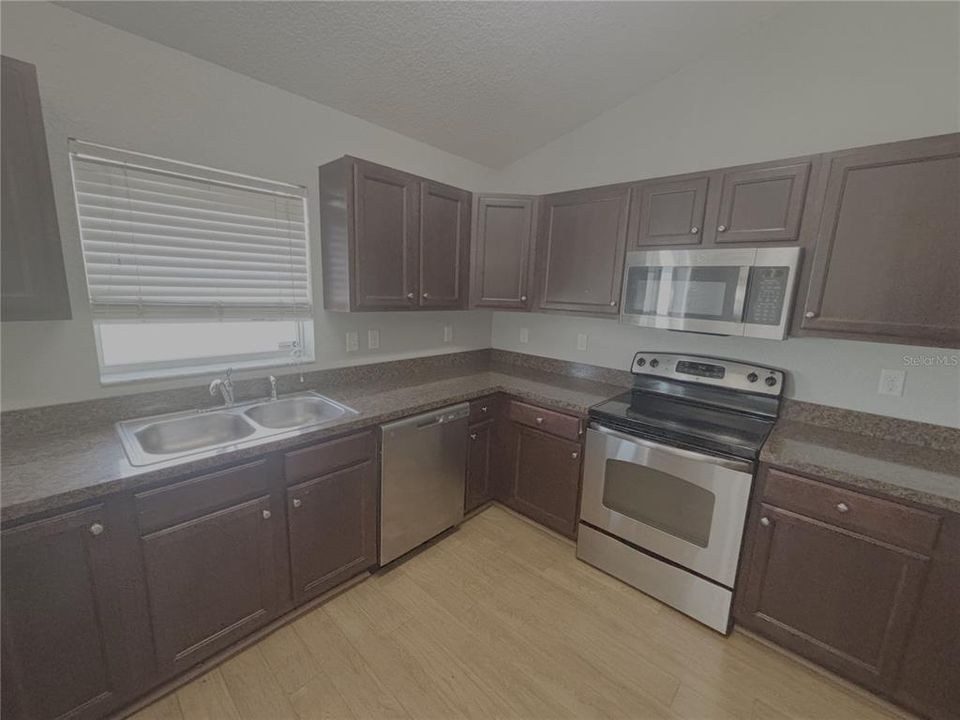 В аренду: $1,895 (3 спален, 2 ванн, 1481 Квадратных фут)