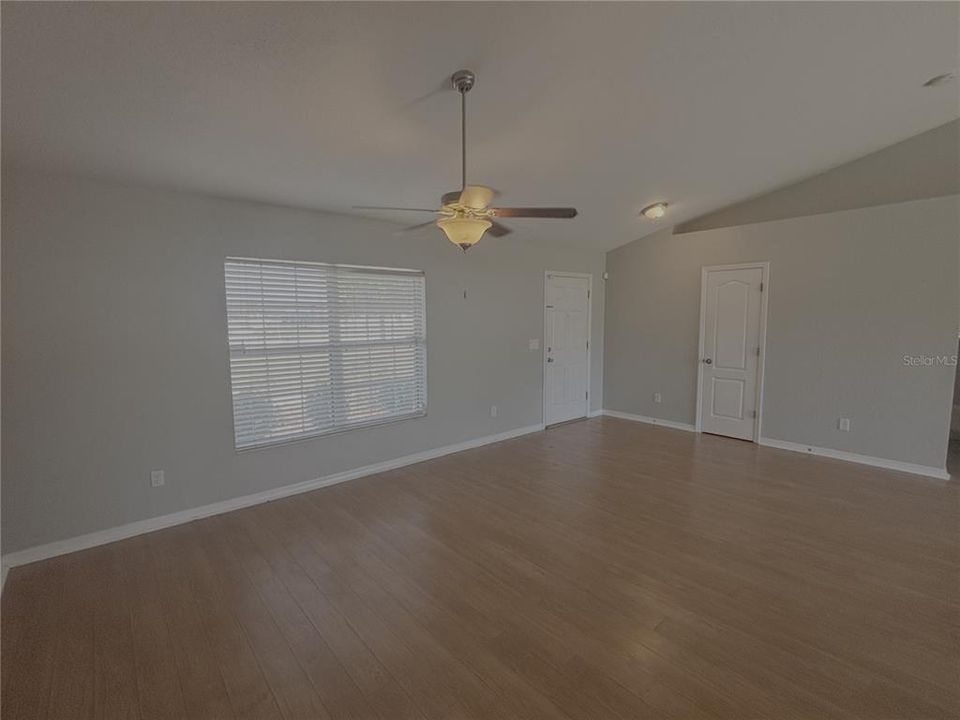 В аренду: $1,895 (3 спален, 2 ванн, 1481 Квадратных фут)