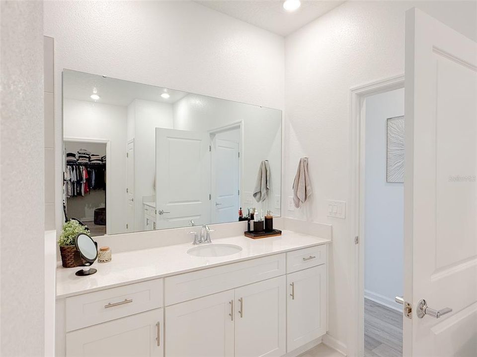 En Venta: $840,000 (4 camas, 3 baños, 3072 Pies cuadrados)