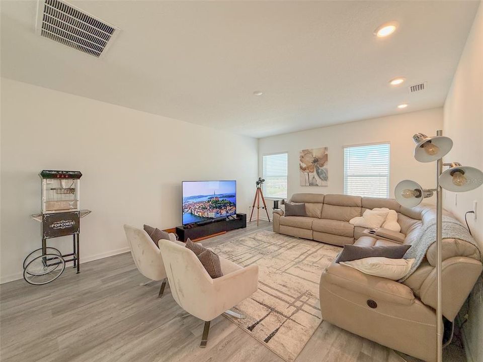 En Venta: $840,000 (4 camas, 3 baños, 3072 Pies cuadrados)