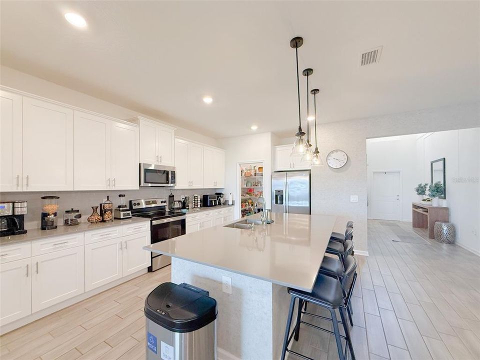 En Venta: $840,000 (4 camas, 3 baños, 3072 Pies cuadrados)
